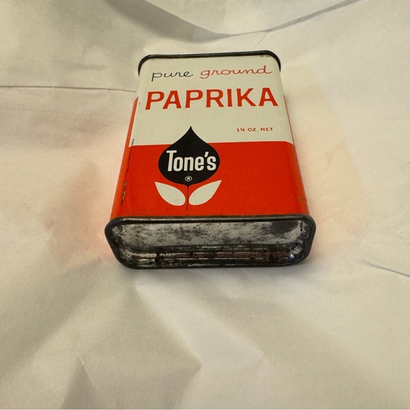 Tone’s Paprika Tin. Made in Des Moines, IA - Picture 8 of 10